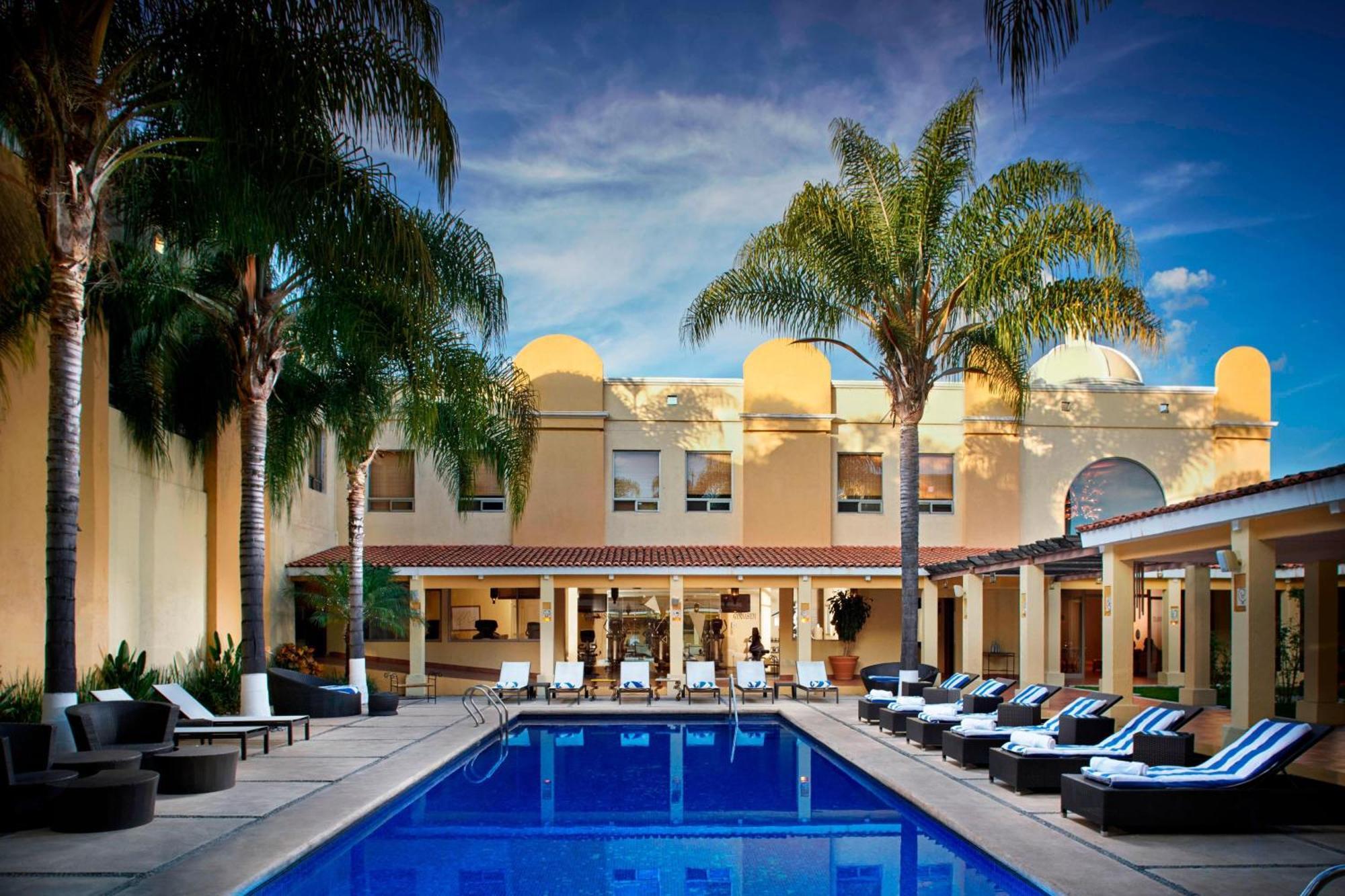 Fiesta Americana Hacienda Ixtapan De La Sal Exteriér fotografie The pool at the hotel