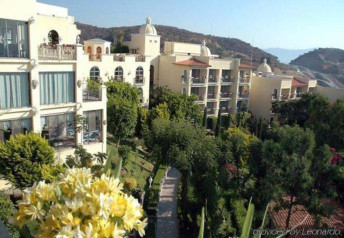 Fiesta Americana Hacienda Ixtapan De La Sal Exteriér fotografie Residential buildings in Glyfáda